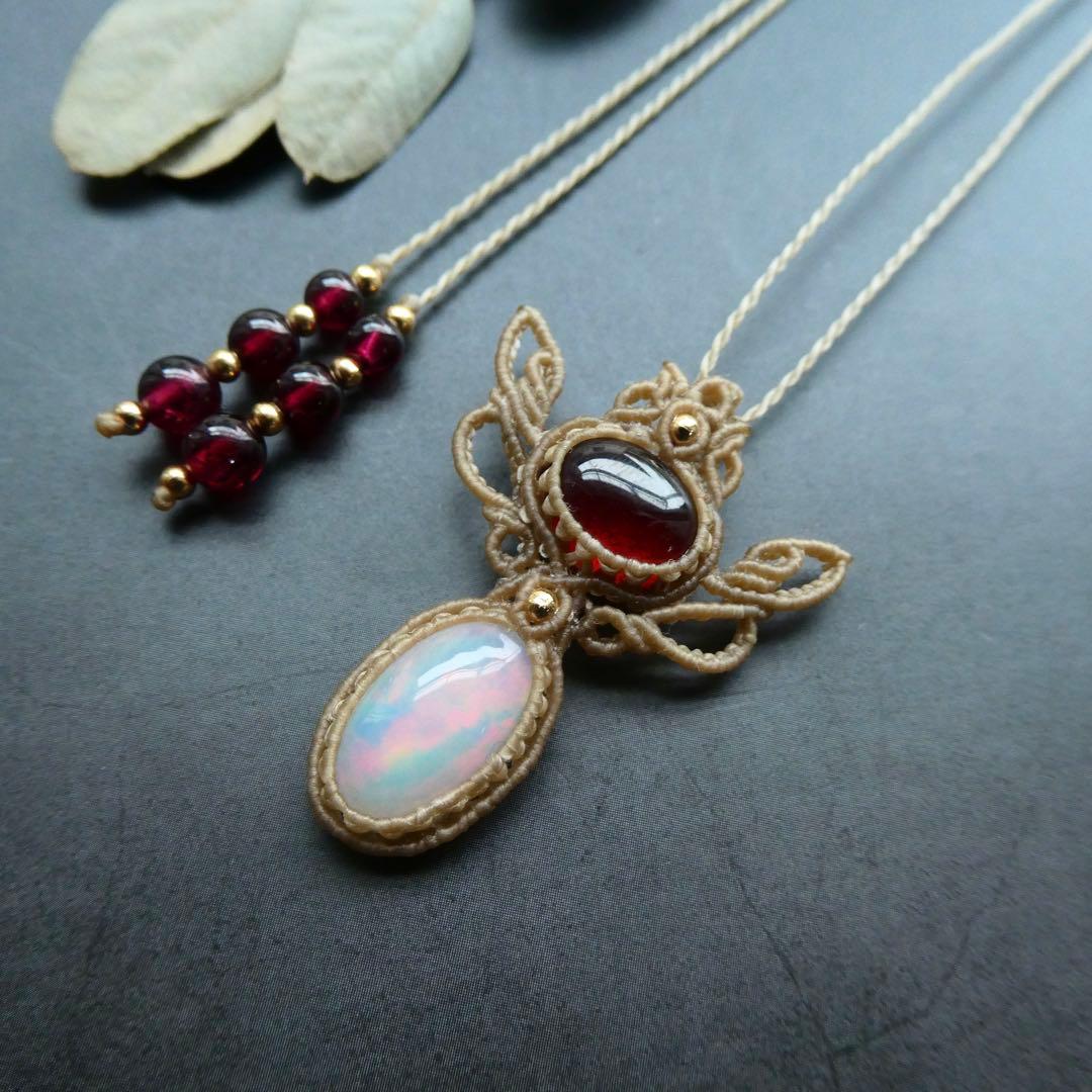 大粒オパール・ガーネットのマクラメネックレス