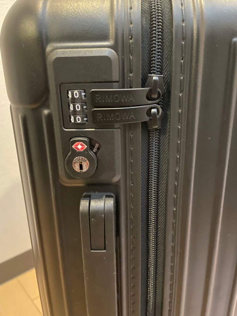 RIMOWA リモワ　スーツケース　キャビン　約33L 機内持ち込み可