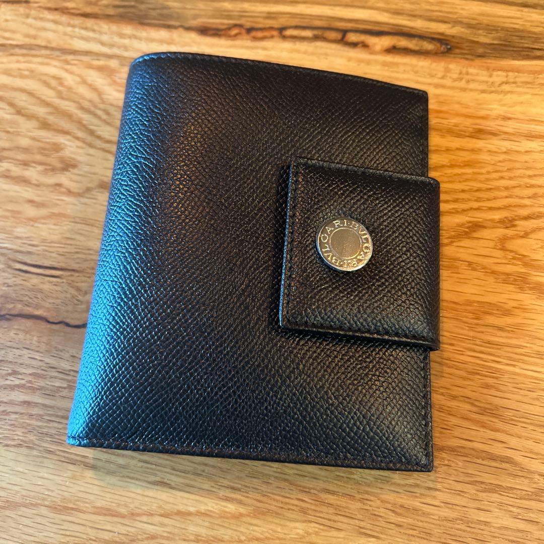 期間限定値下げ！BVLGARI ブラックレザー折りたたみ財布