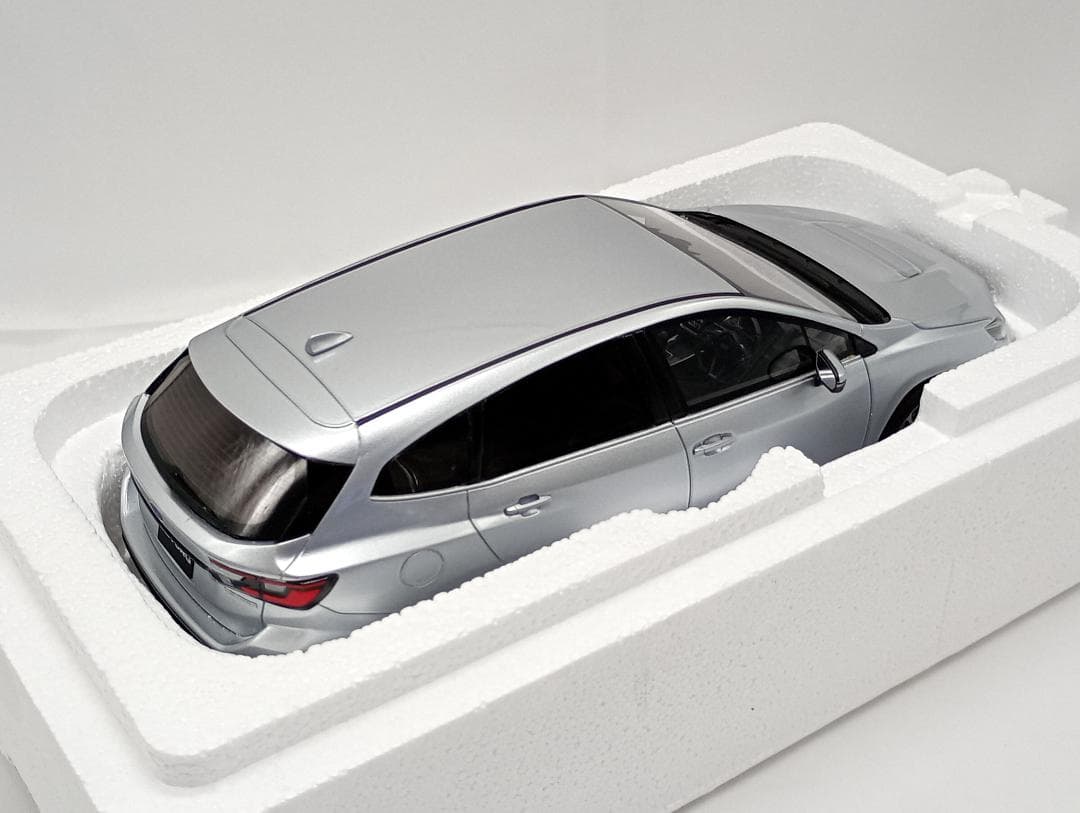 京商 1/18 スバル レヴォーグ GT-H EX (シルバー)