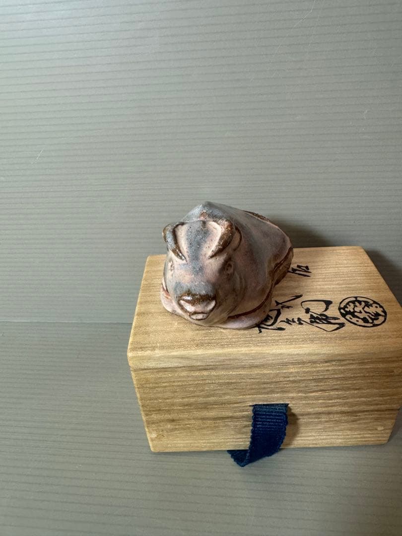 2769 萩焼深川本窯　12代　田原陶兵衛　牛　　香合　未使用