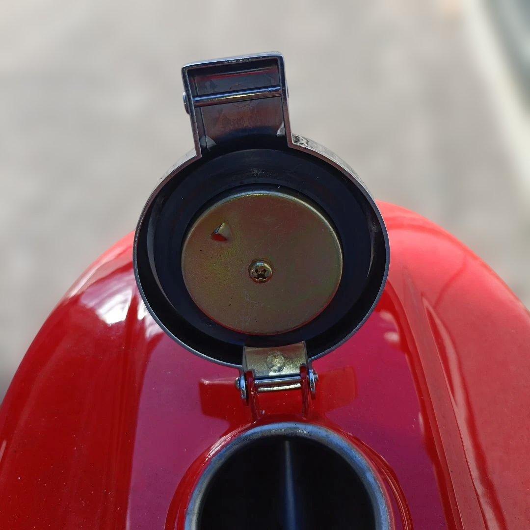 ホンダ　CB400F リプロ　ガソリンタンク　キャップ付き