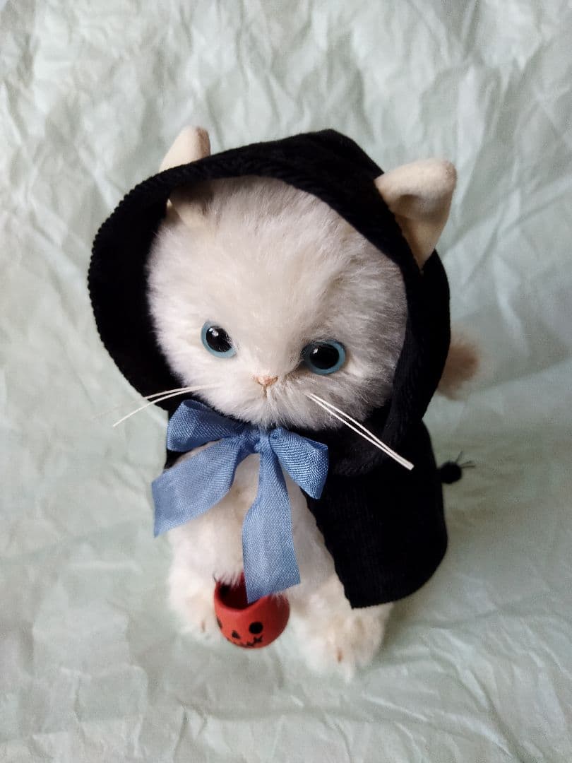 ⭐︎もも⭐︎ハロウィン黒マントの白ねこさん　Paricoさま　アーティストベア