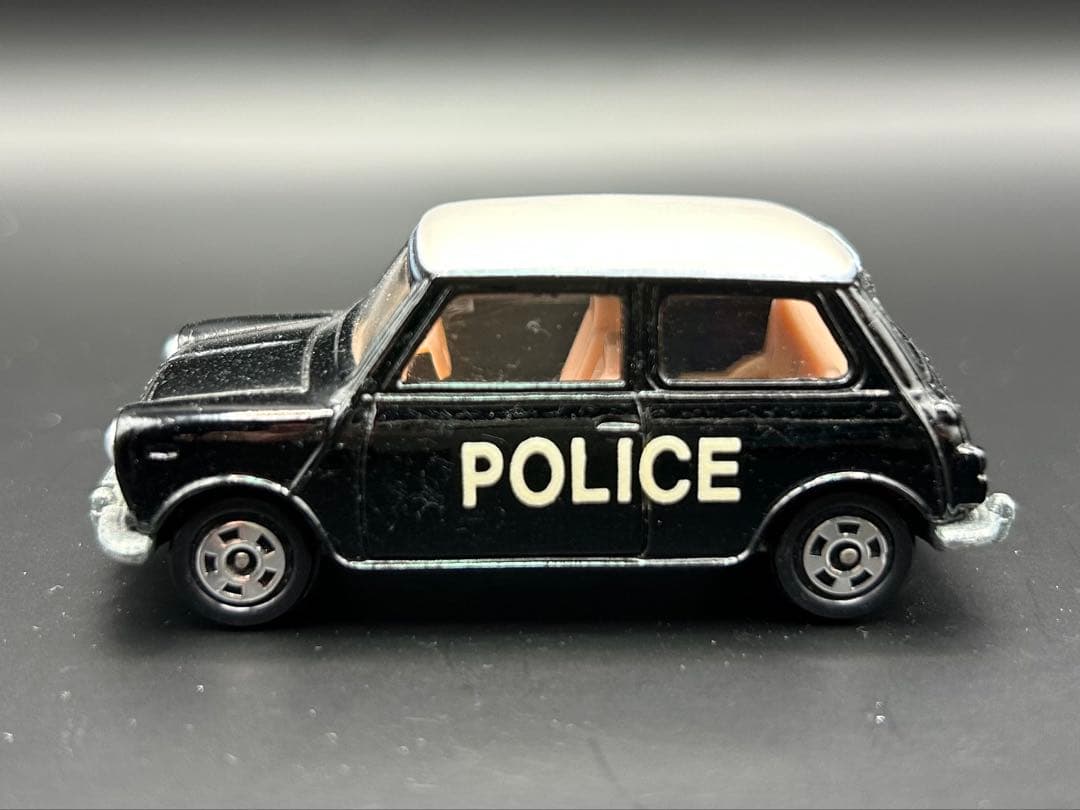 tomica ミニクーパーS トラフィック　POLICE 日本製　ミニカー