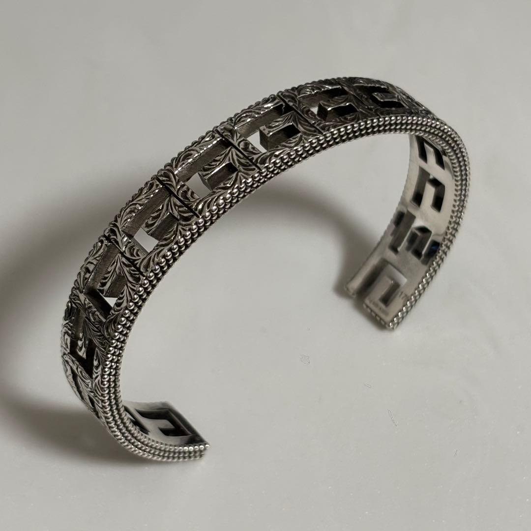 GUCCI 新品同様品　インターロッキングGアラベスクバングル　刻印17 付属品