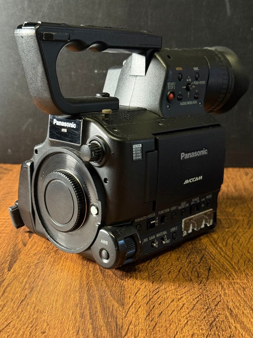 【Panasonic AG-AF105A 業務用ミラーレスビデオカメラ】