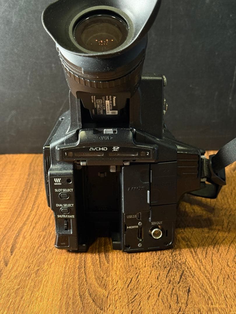 【Panasonic AG-AF105A 業務用ミラーレスビデオカメラ】