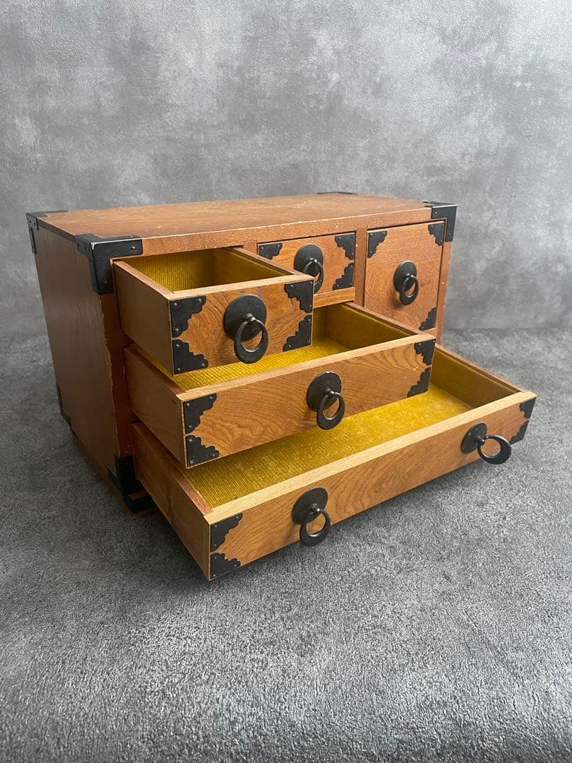 昭和レトロな木製小箪笥