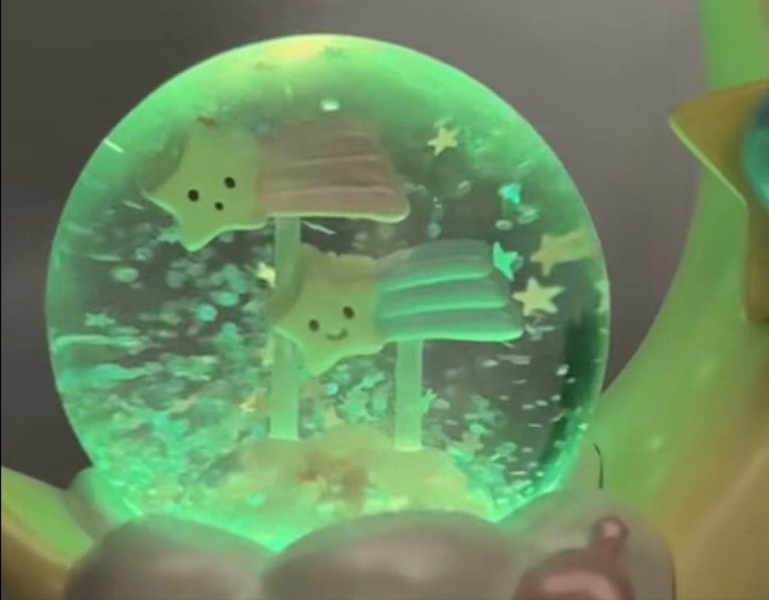 キキララ　サンリオ　スノードーム　M 2025 光る　新品