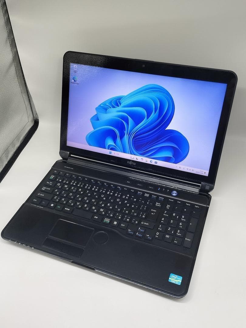 【FUJITSU】爆速 Core i7/新品SSD256GBノートパソコン D9