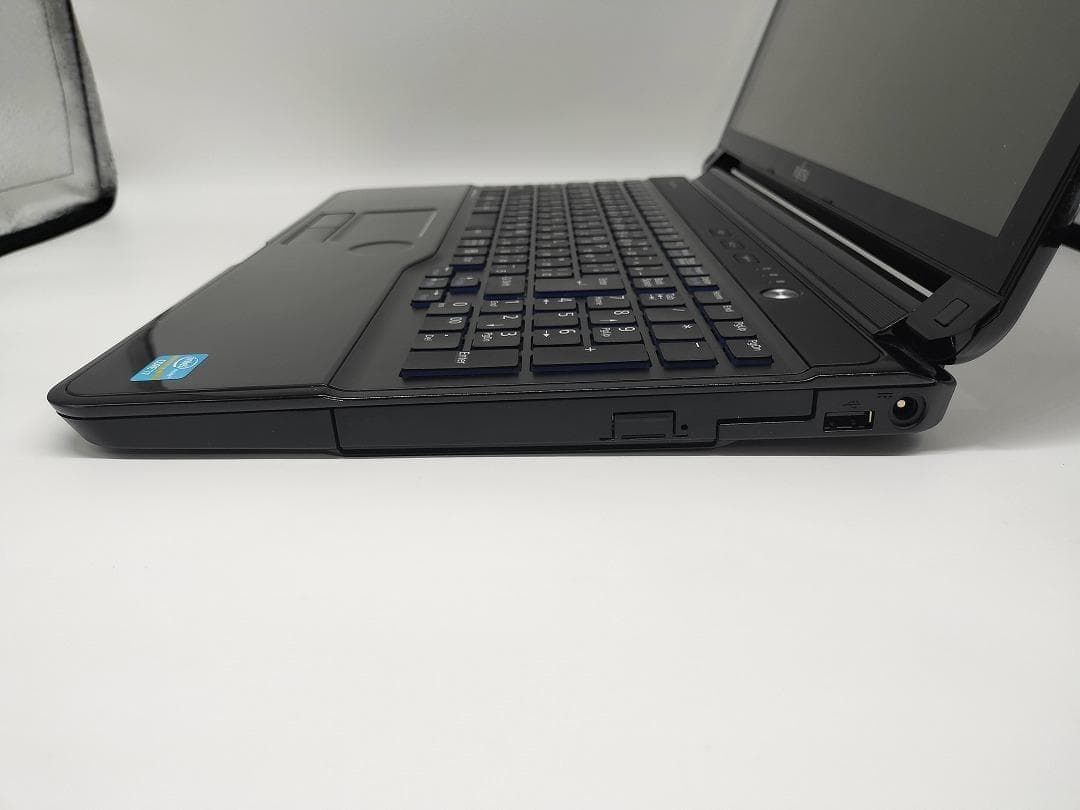 【FUJITSU】爆速 Core i7/新品SSD256GBノートパソコン D9