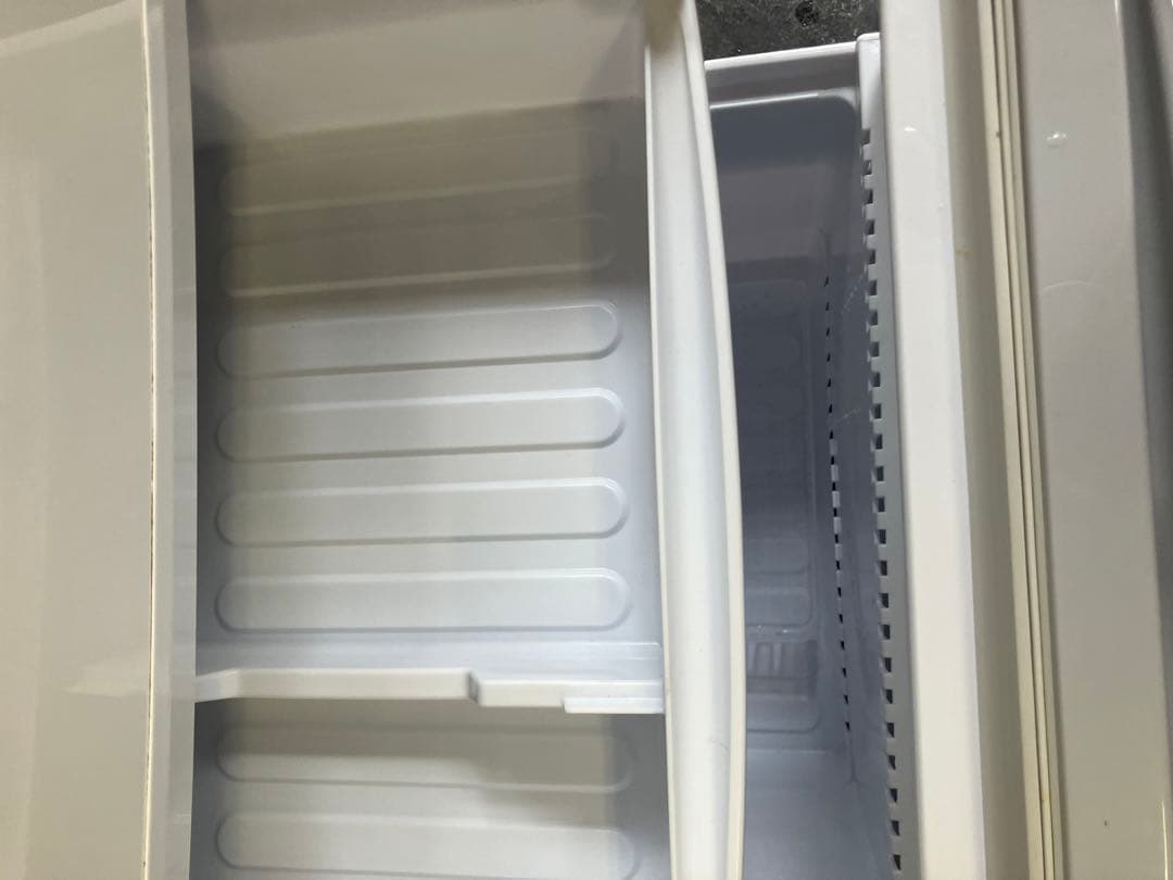 大阪引取限定　SHARP ノンフロン冷蔵庫 SJ-14E7-KW 137L