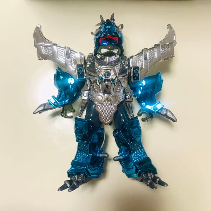 ミュータントタートルズ　輝光（メタル）タートルズ