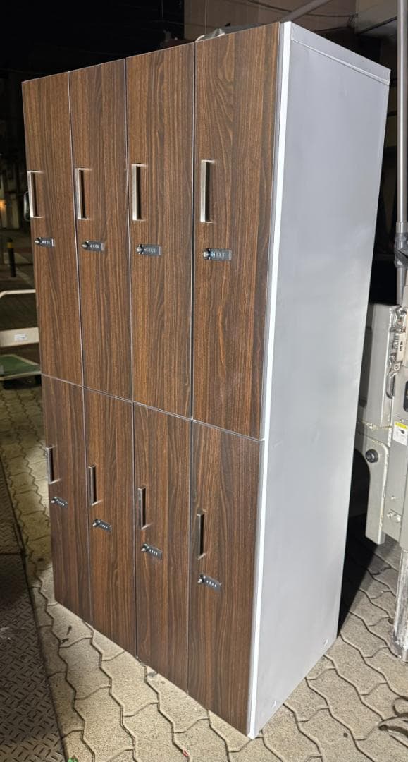 (4290)*株式会社スマイル SMILE 8人用ロッカー(ダイヤル錠)鍵付き。