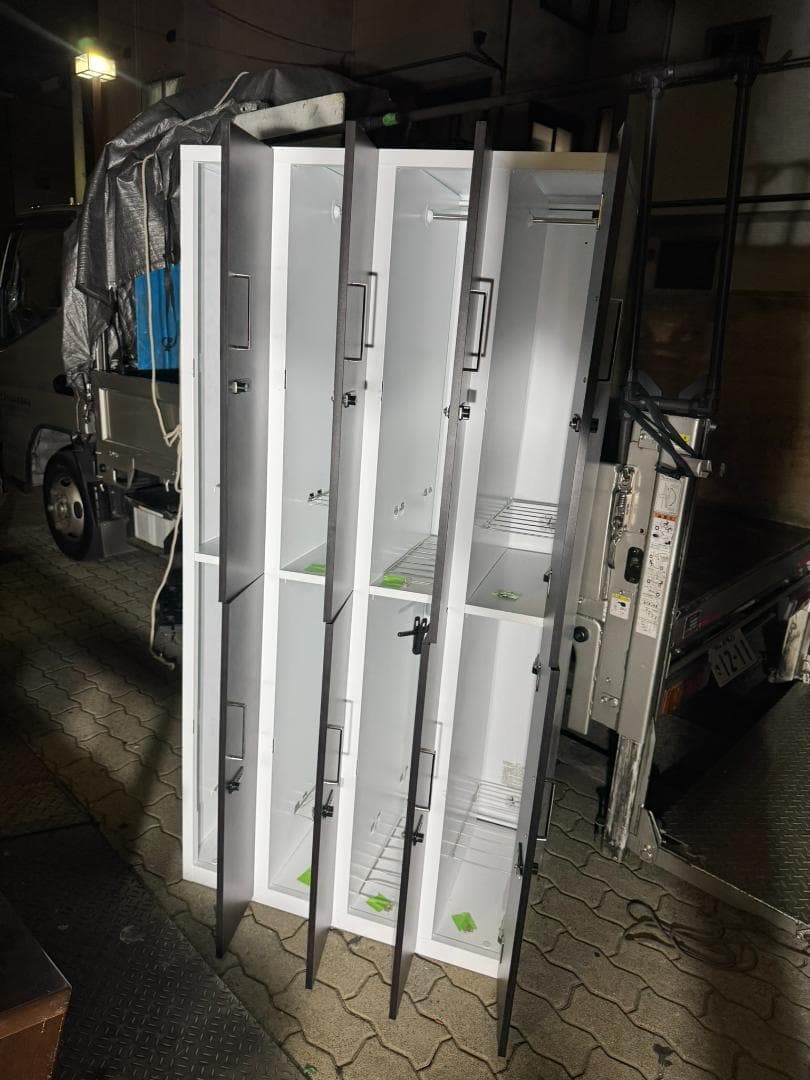 (4290)*株式会社スマイル SMILE 8人用ロッカー(ダイヤル錠)鍵付き。