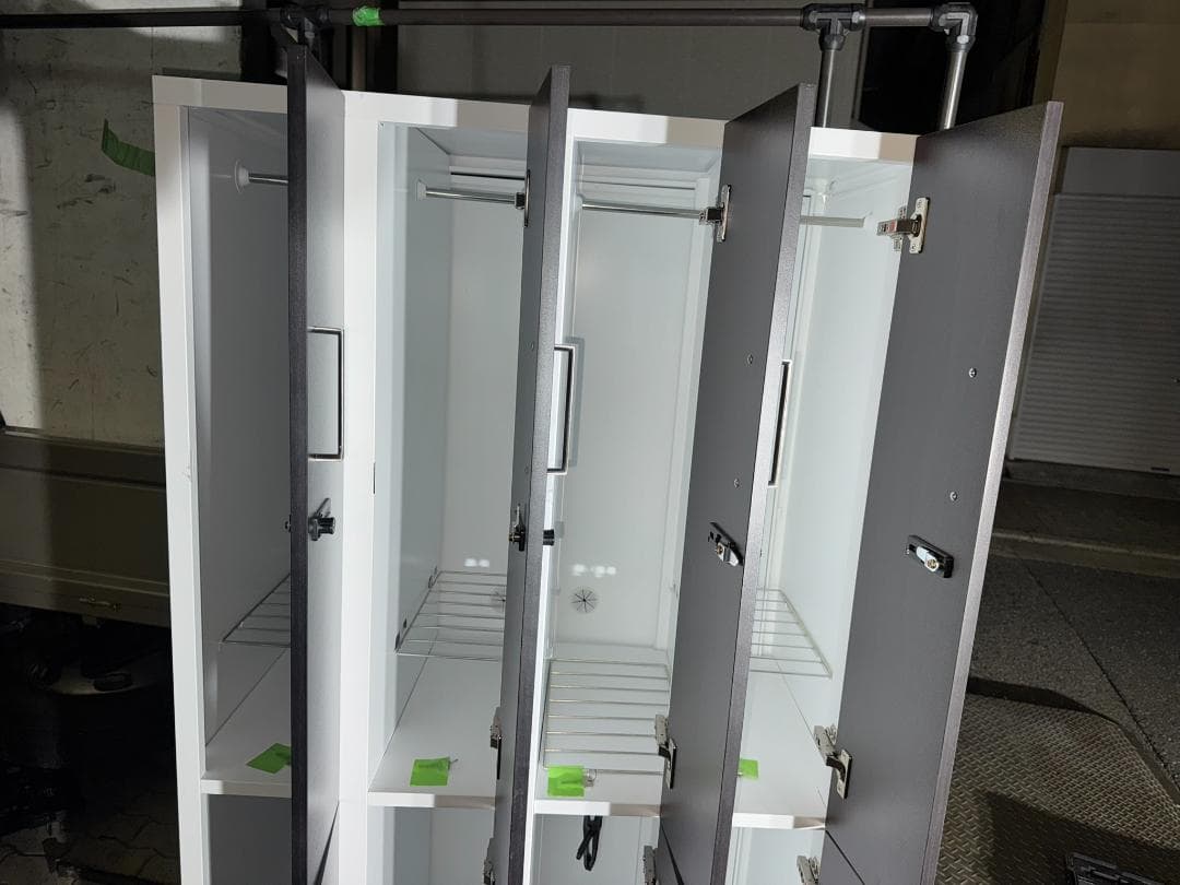 (4290)*株式会社スマイル SMILE 8人用ロッカー(ダイヤル錠)鍵付き。