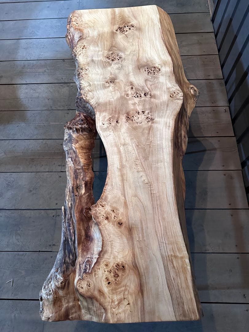 ポプラ　一枚板テーブル　店舗什器　アイアン脚　カフェ　ディスプレイ　民泊　別荘