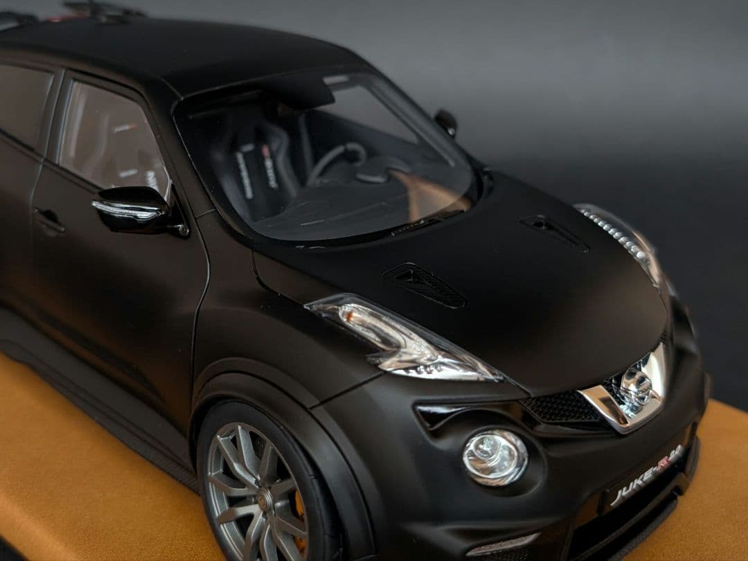 オートアート 1/18 NISSAN JUKE-R 2.0 マットブラック