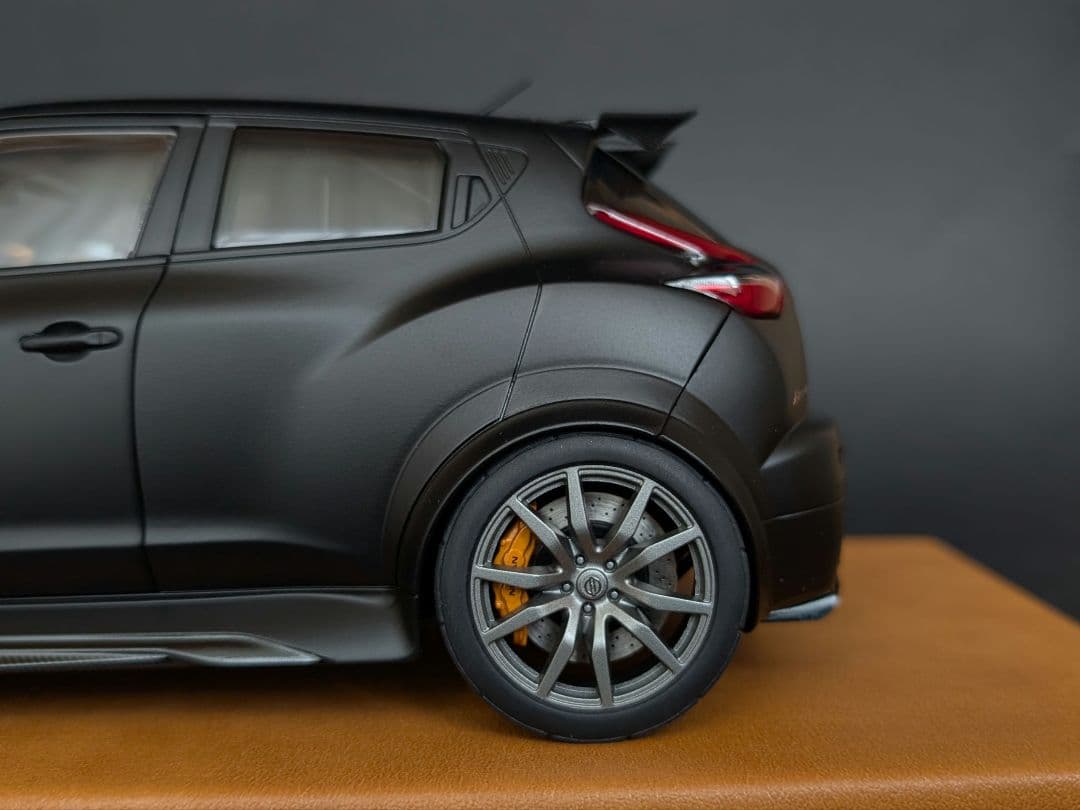 オートアート 1/18 NISSAN JUKE-R 2.0 マットブラック