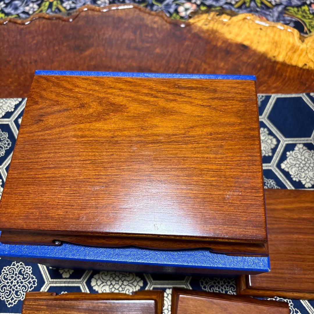 台座四点青い箱付き