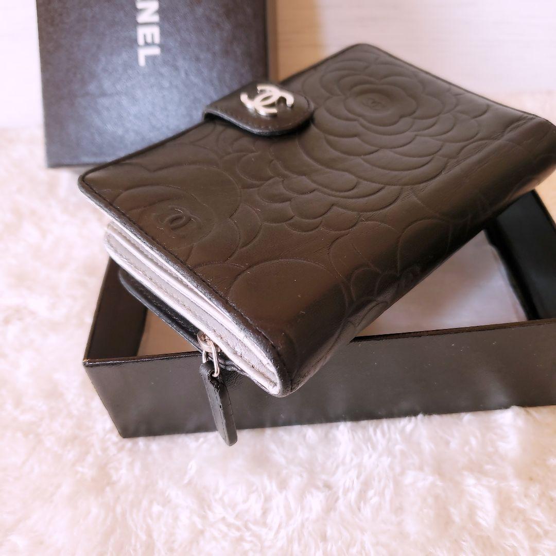 シャネル　CHANEL 財布　二つ折り　折り財布　カメリア