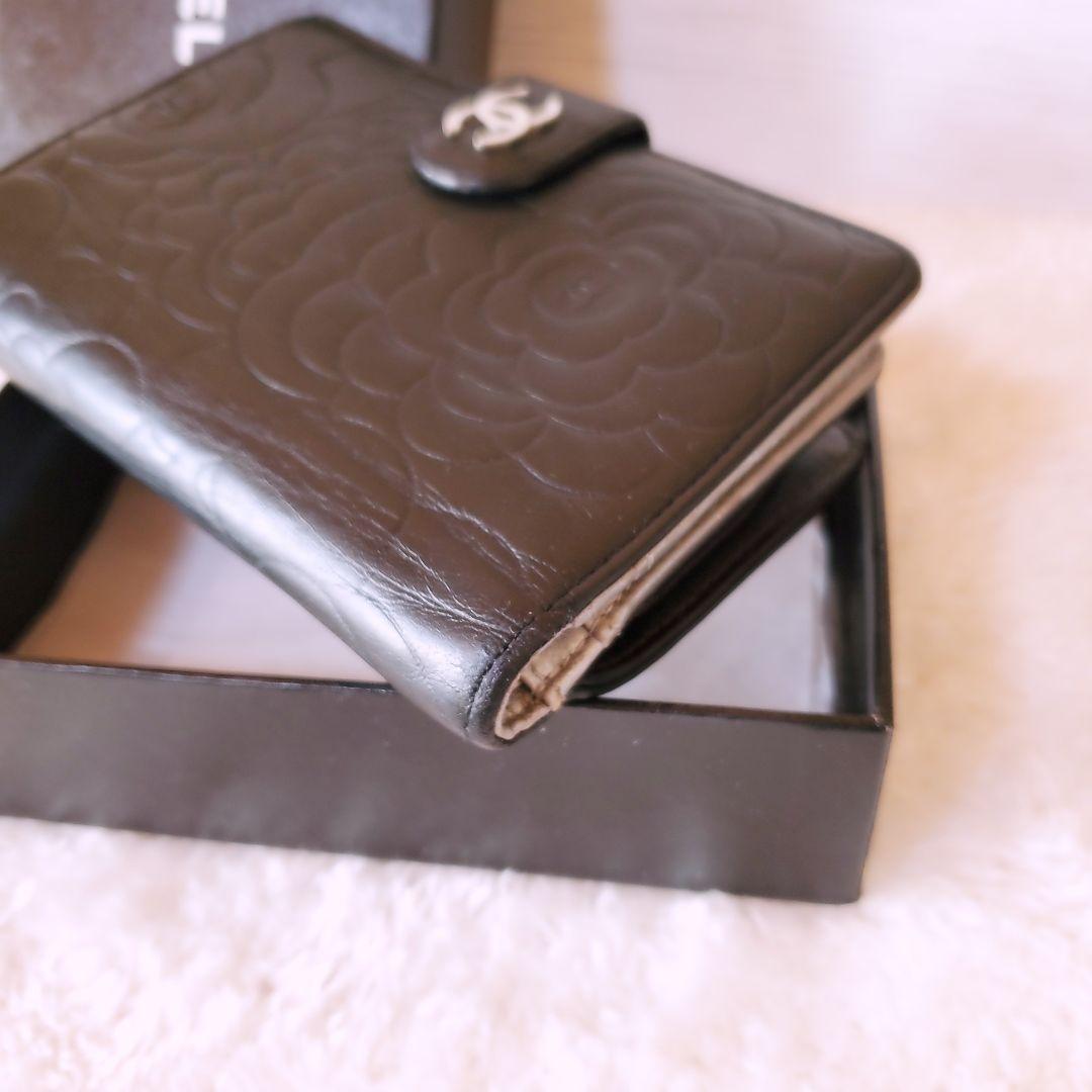 シャネル　CHANEL 財布　二つ折り　折り財布　カメリア