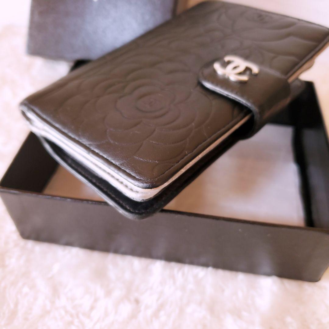 シャネル　CHANEL 財布　二つ折り　折り財布　カメリア