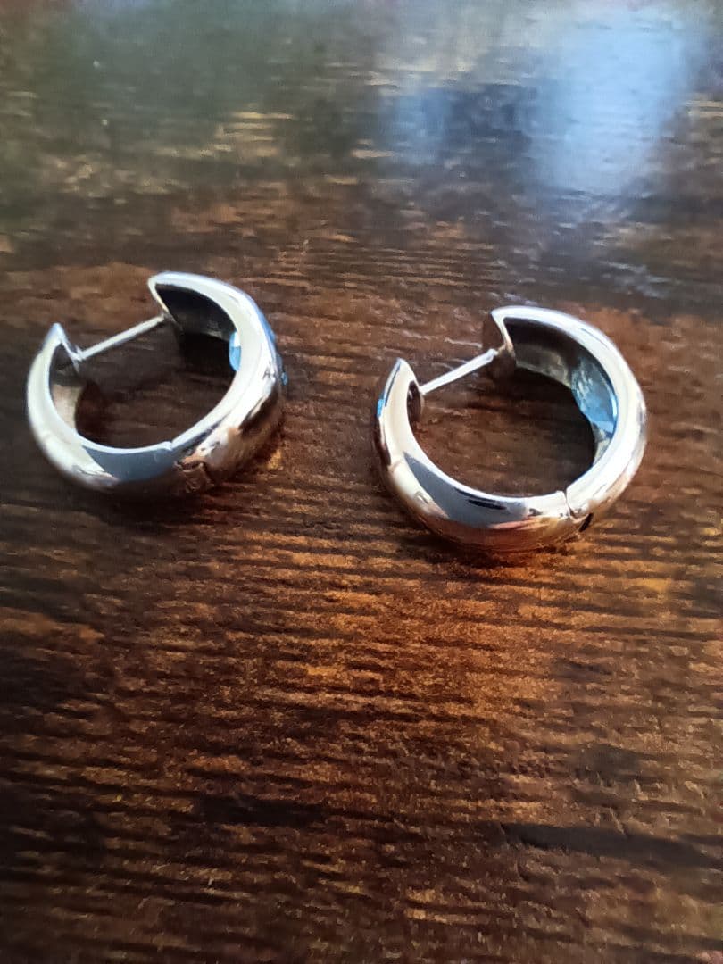 K14WGフープピアス 青いストーン付き