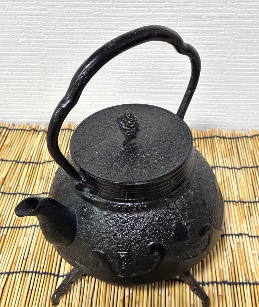 未使用、保管品、付属品付　南部岩鋳造　１８型　千鳥文様　南部鉄瓶　南部鉄器　鉄瓶