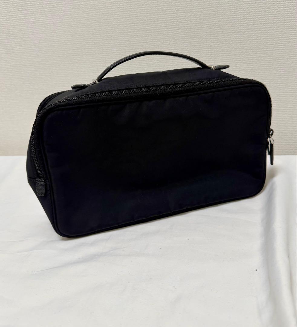 PRADA ブラックナイロンハンドバッグ