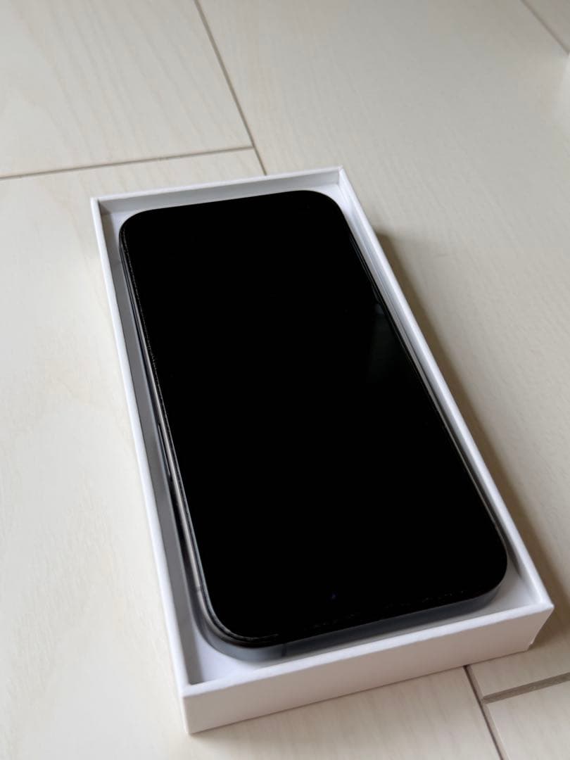 スマートフォン本体 iPhone 15 Pro, Black Titanium, 256GB