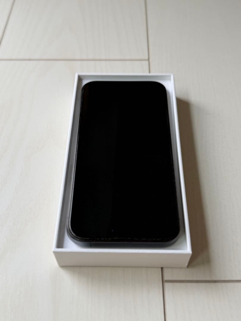 スマートフォン本体 iPhone 15 Pro, Black Titanium, 256GB