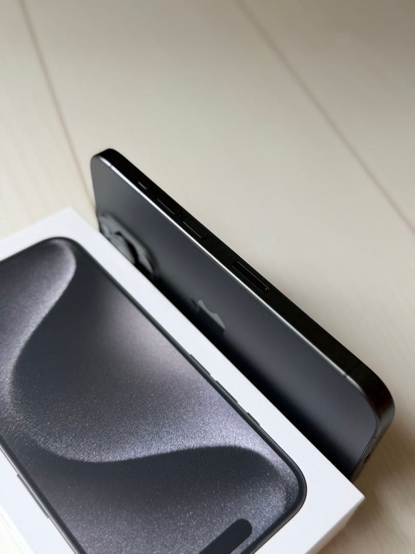 スマートフォン本体 iPhone 15 Pro, Black Titanium, 256GB