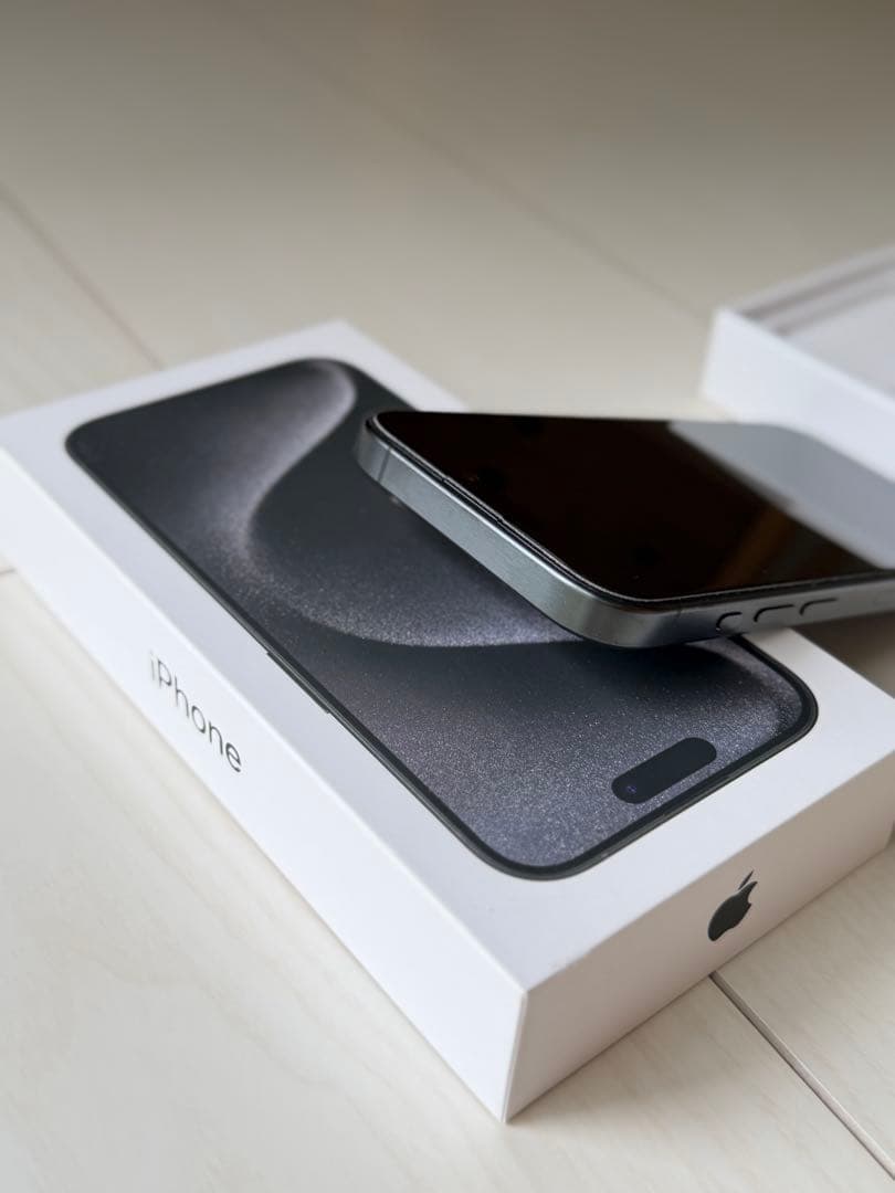 スマートフォン本体 iPhone 15 Pro, Black Titanium, 256GB