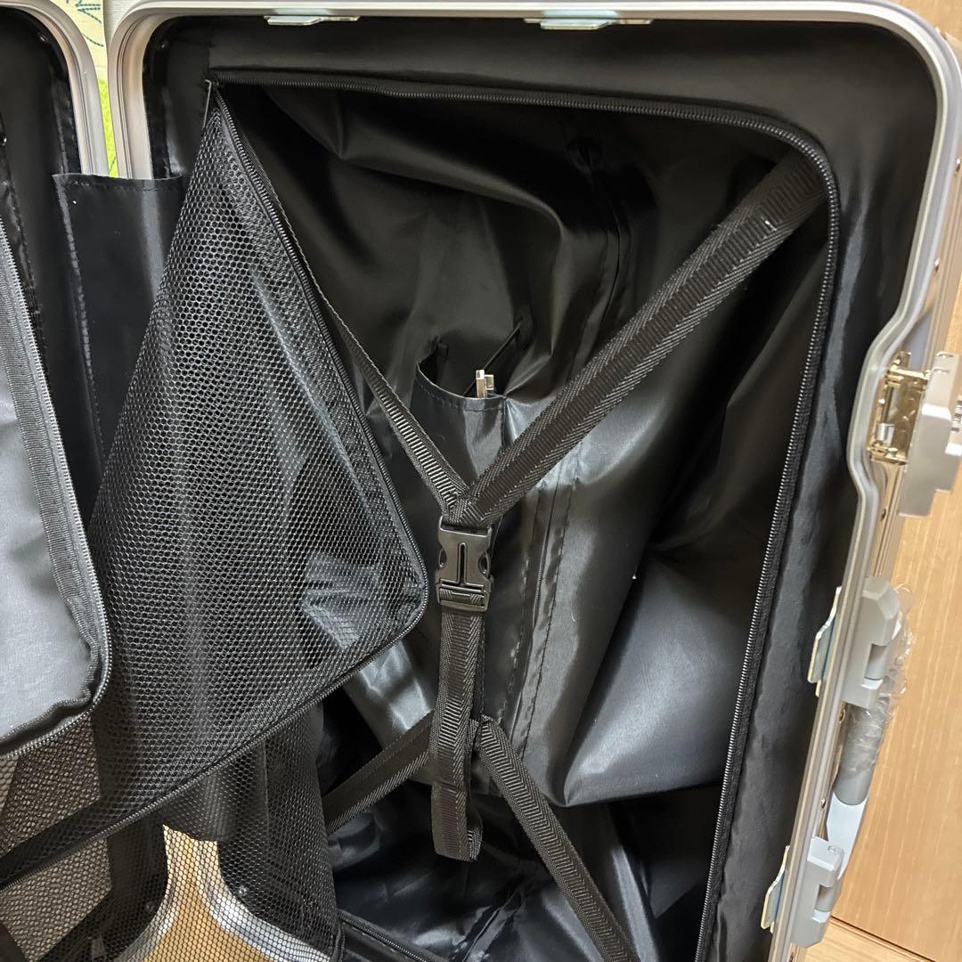 【未使用品】スーツケース　アルミフレーム　８５Ｌ