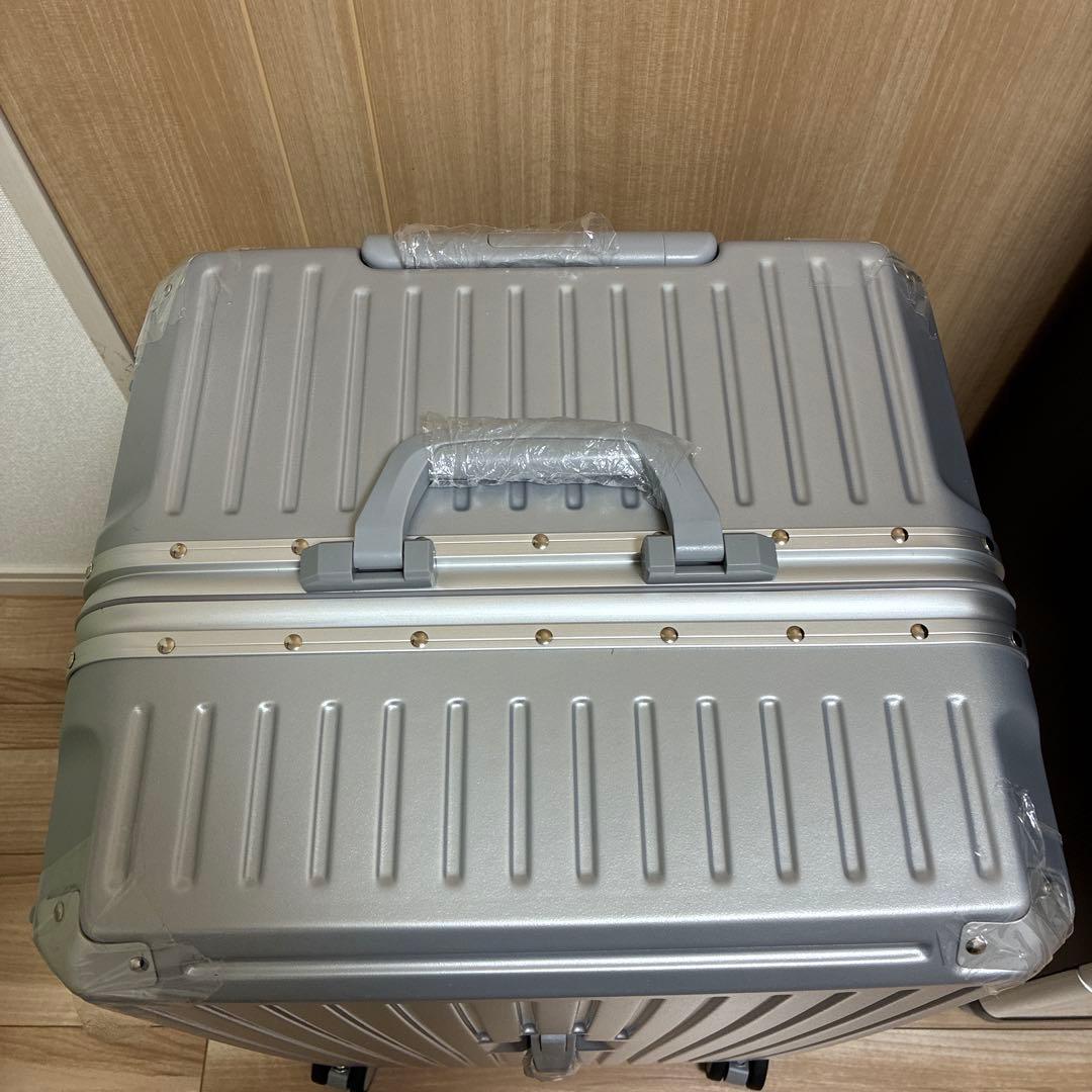 【未使用品】スーツケース　アルミフレーム　８５Ｌ