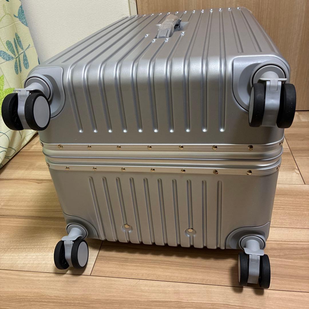 【未使用品】スーツケース　アルミフレーム　８５Ｌ