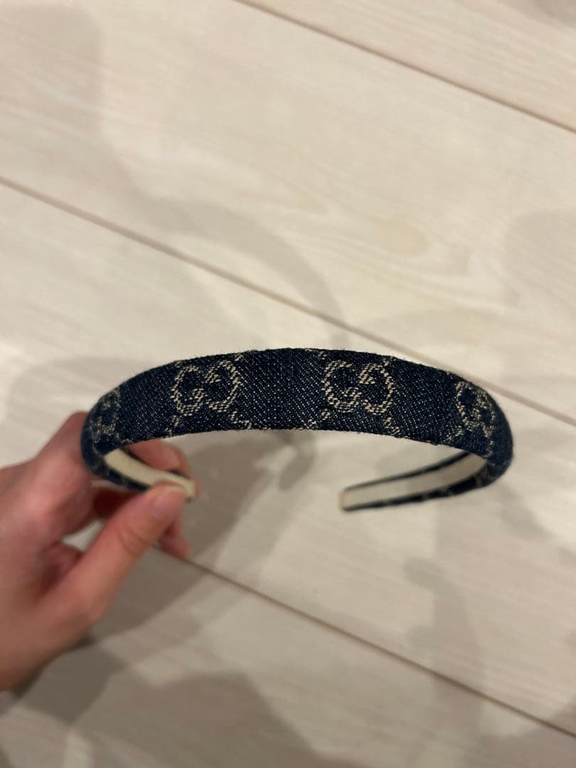 GUCCI デニム風ヘアバンド