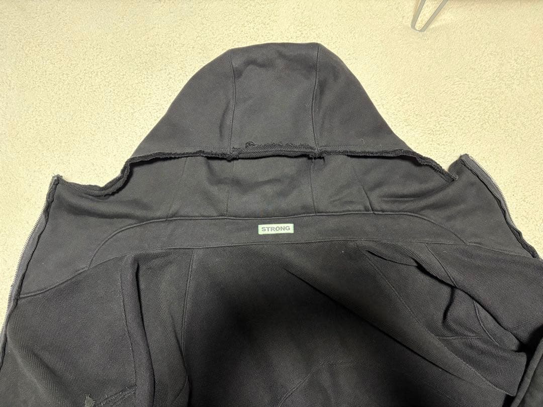 Sサイズ　STRONG 005 BROKEN HOODIE (BLACK)