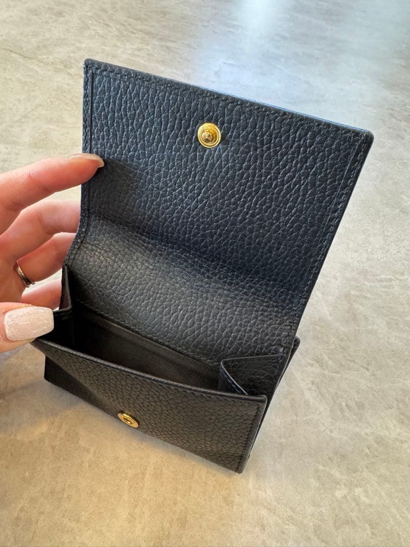 ここーは　Gucci 折り財布