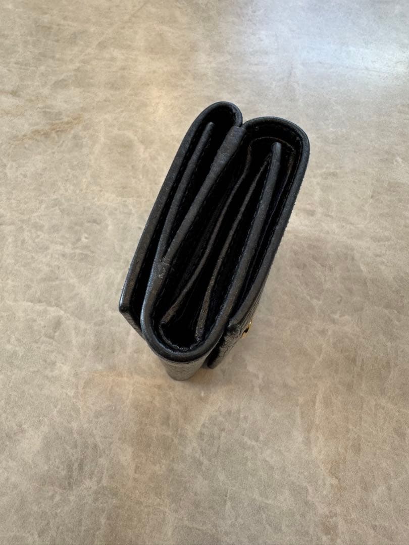 ここーは　Gucci 折り財布