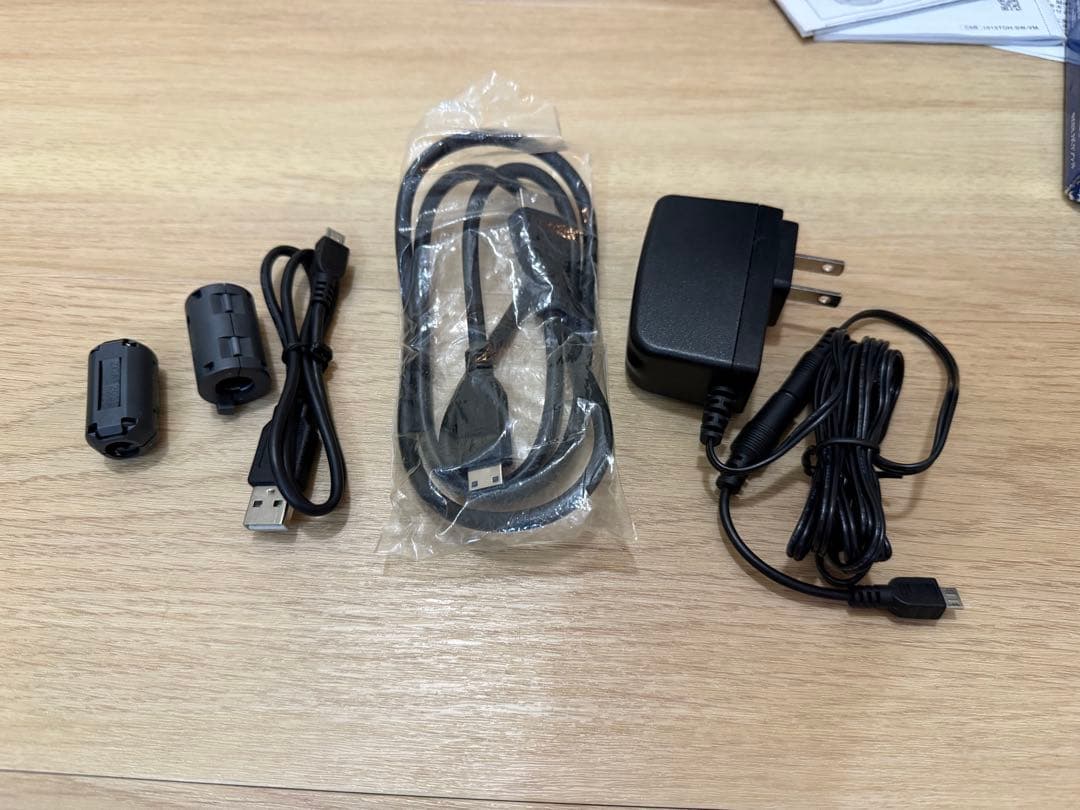 JVC ビデオカメラ Everio R GZ-RX600 ブラウン　【三脚付】