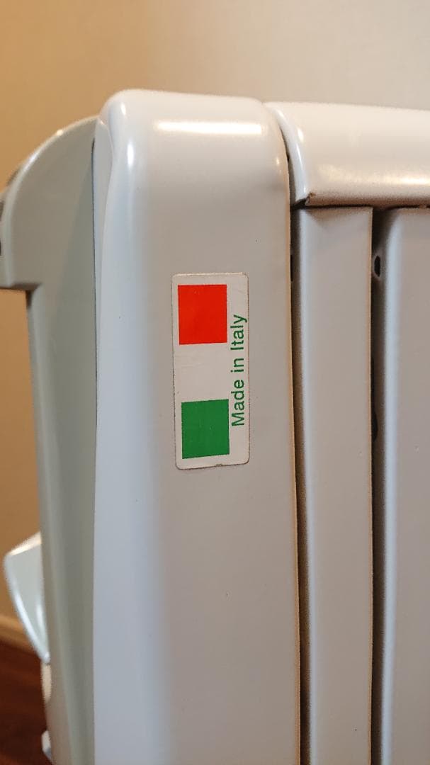 24時間タイマー付で就寝時やお出掛けにも安心♪ デロンギ オイルヒーター 中古