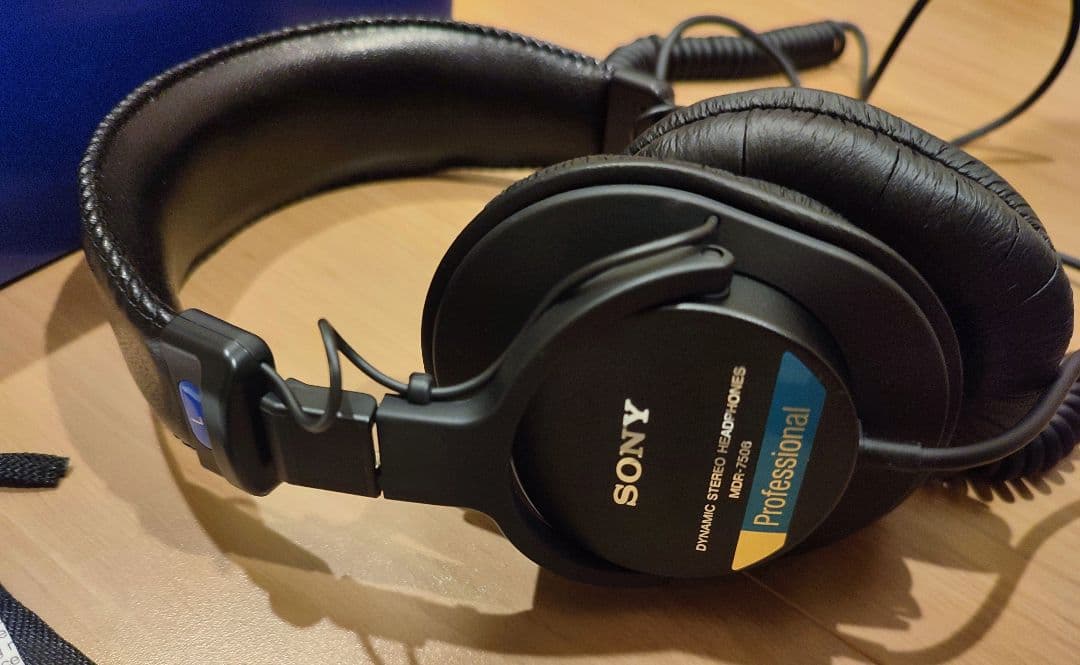 ほぼ新品 SONY MDR-7506 モニターヘッドフォン