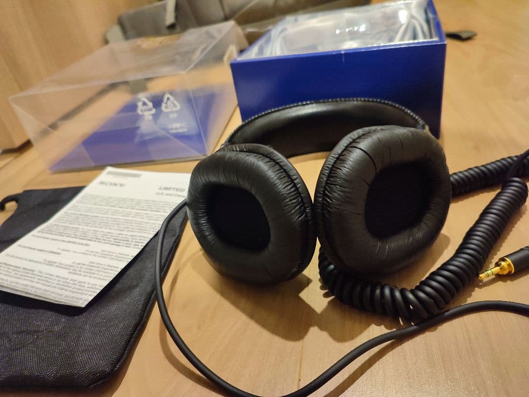 ほぼ新品 SONY MDR-7506 モニターヘッドフォン