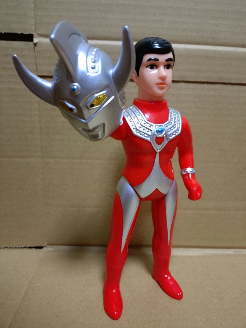 ブルマァク 復刻 マスク取れウルトラマンタロウ(シルバー) ソフビ