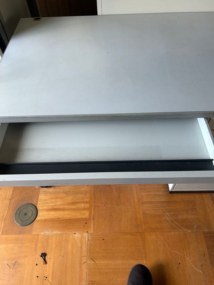 本日限定価格　KOKUYO 鉄製　机　オフィスデスク　送料込み