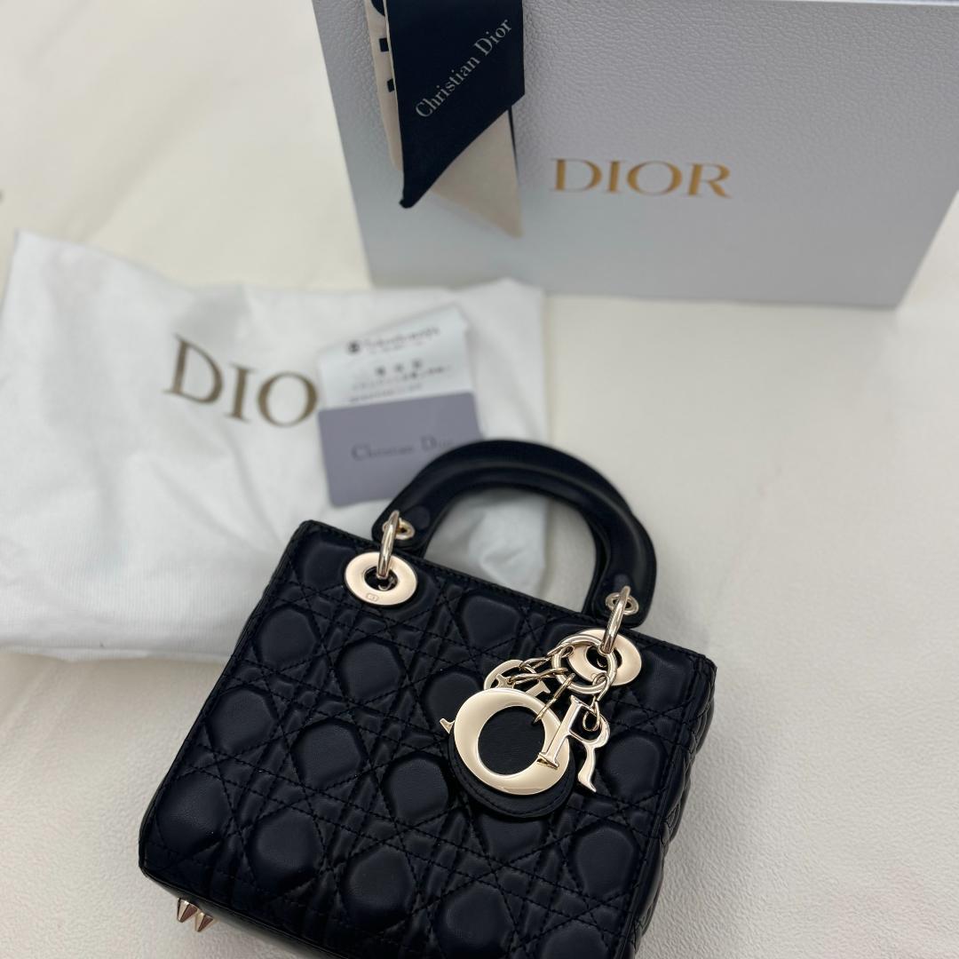 黒いバッグです