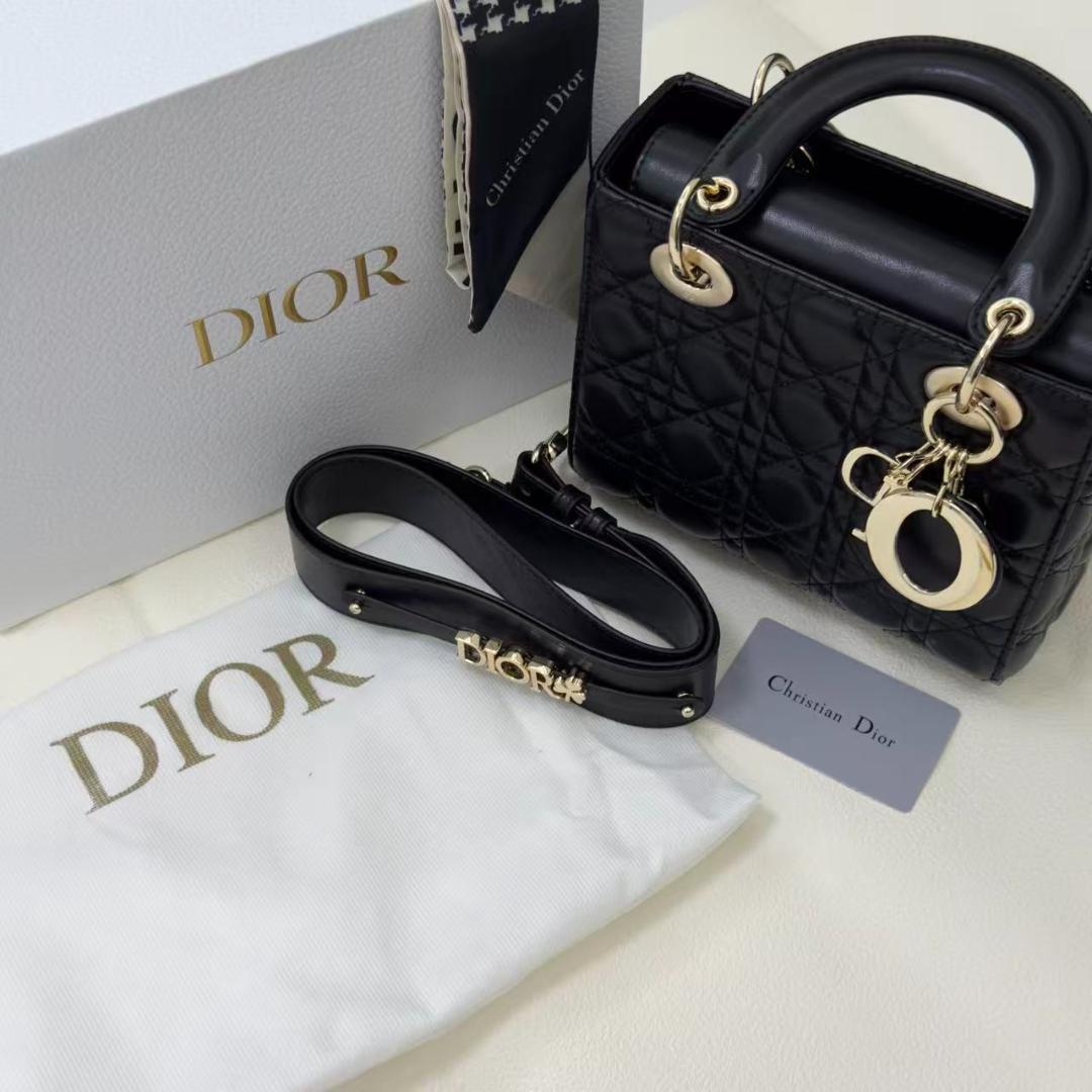 黒いバッグです