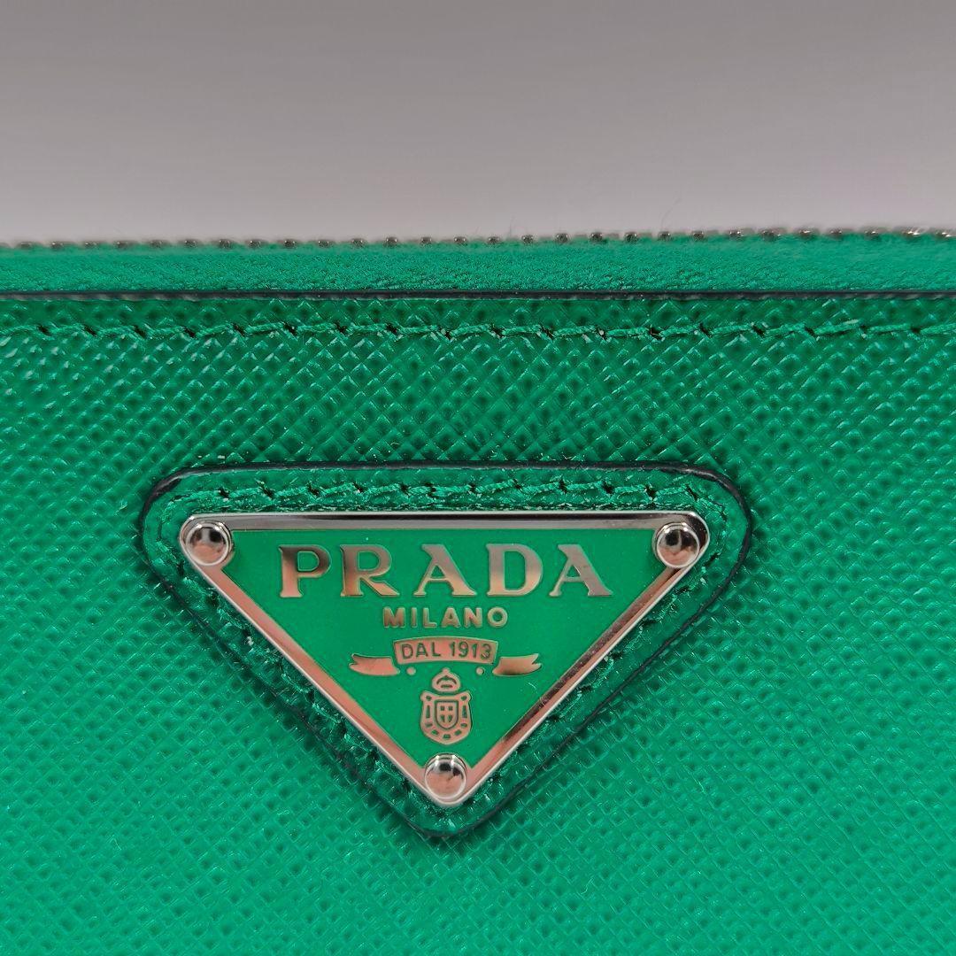 未使用保管品【PRADA】ケース サフィアーノ 三角ロゴ グリーン 現行